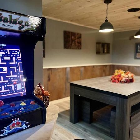 فيلا Moonshine Manor-Pets Ok-W/D-Pool Table-Arcade-Hot Tub جاتلينبرج المظهر الخارجي الصورة